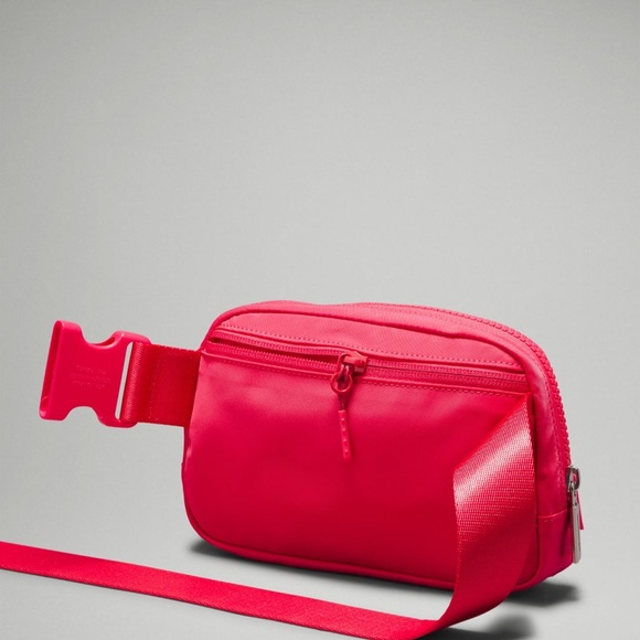RARE Lululemon belt bag - lip gloss - Picture 4 of 8